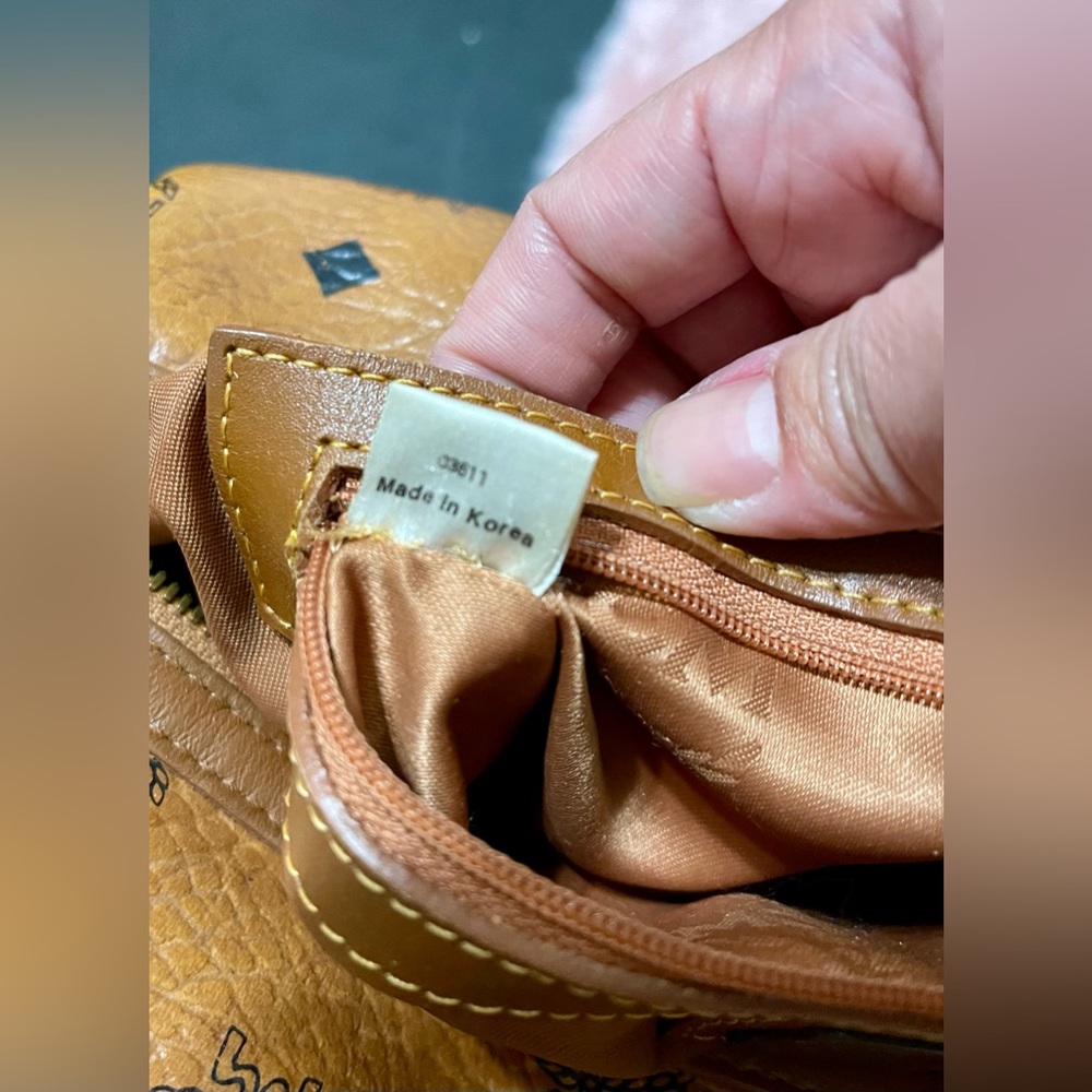 👜 MCM Visetos Cognac  Medium Boston Bag, with Lady Lion - 2-way bag - Picture 11 of 15